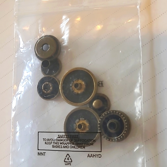 Burberry Brit replacement coat snaps - Picture 2 of 2